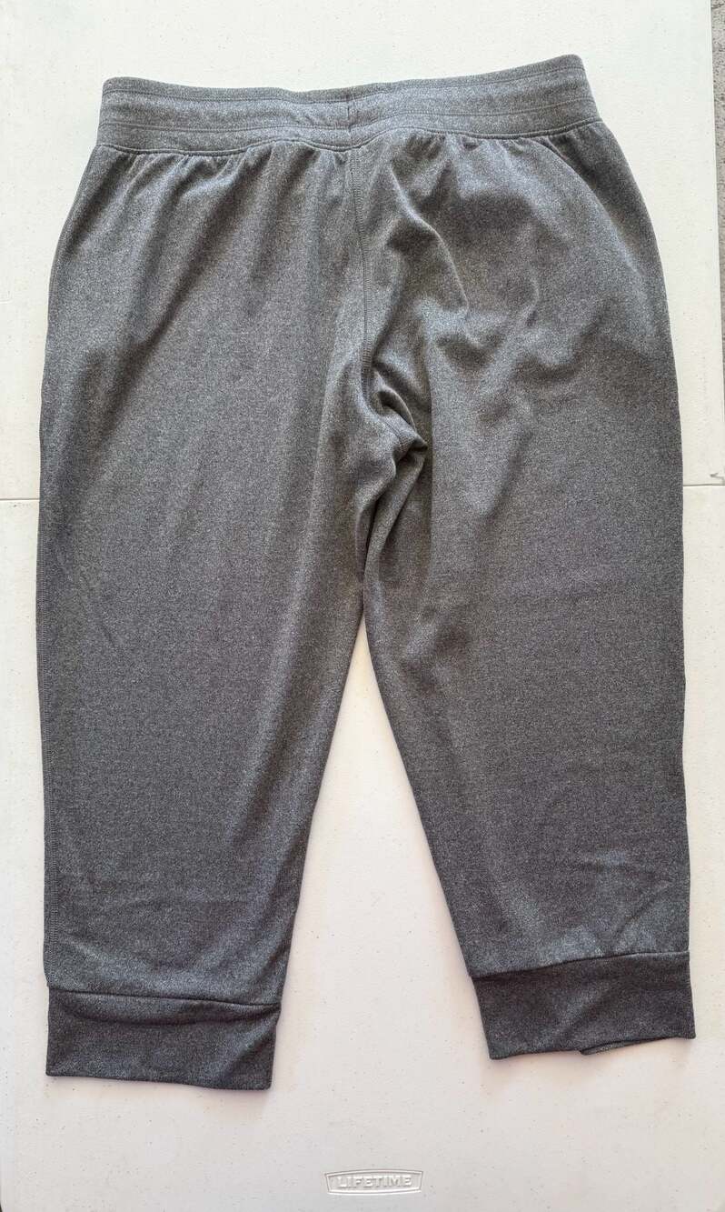 Under Armour HeatGear Loose Fit Performance Capri Workout Pants - Picture 2 of 5
